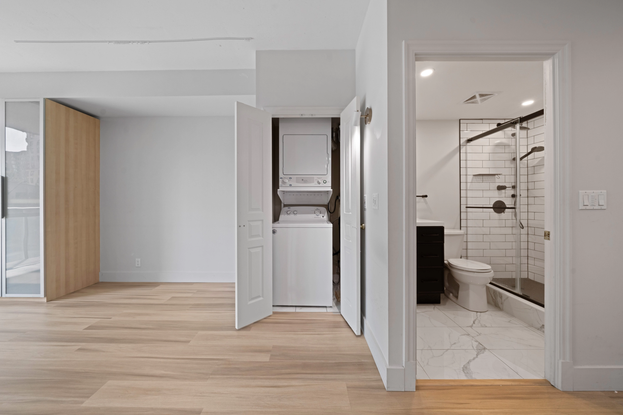 Image of a washer and dryer in a condo that is listed for rent in Toronto that requires tenant insurance.
