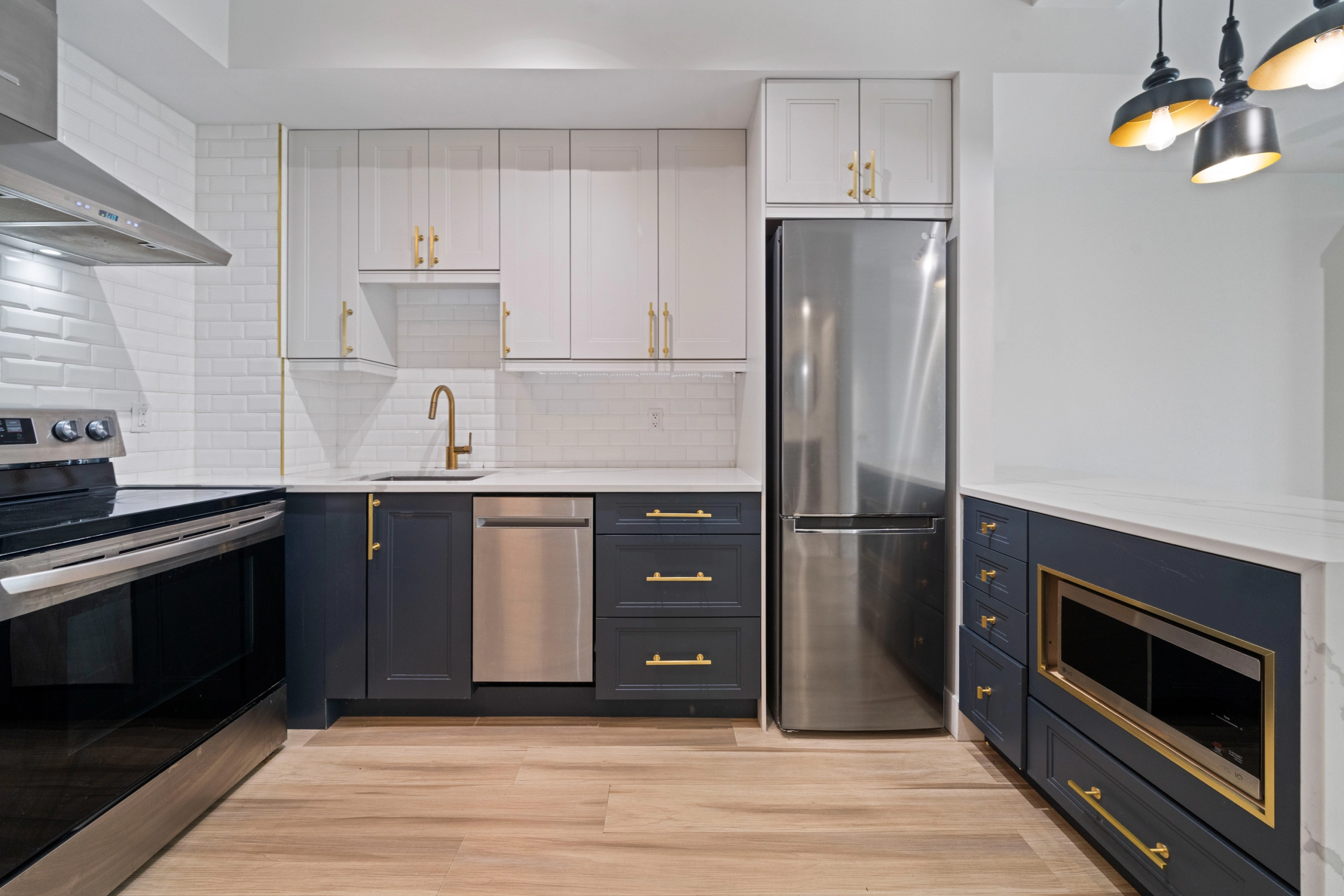 Image of a kitchen in a condo that is listed for rent in Toronto that requires tenant insurance.