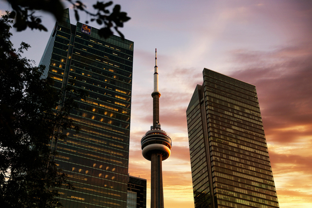 An image of the CN Tower between two towers.